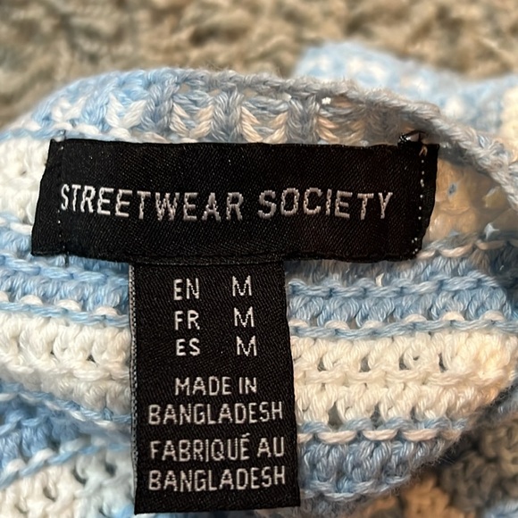 Crocheted Cropped Top Juniors (M) - Picture 6 of 7